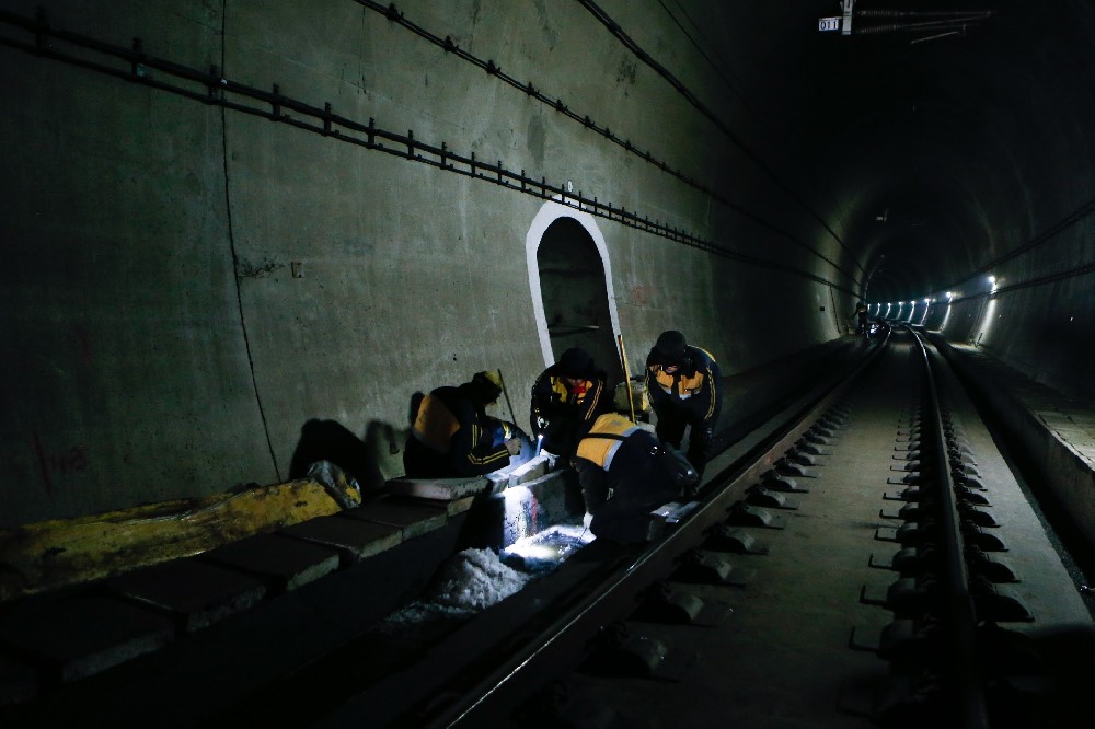 顺义铁路运营隧道病害现状